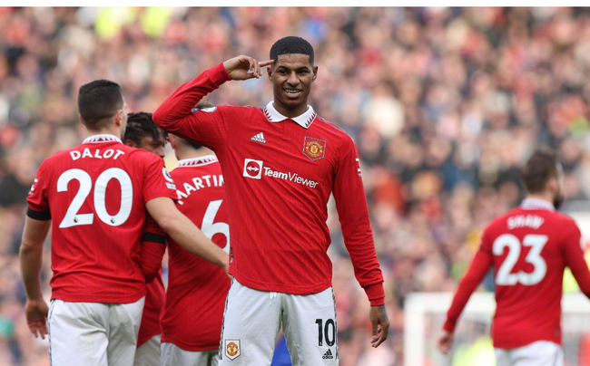 在与埃弗顿 在与埃弗顿